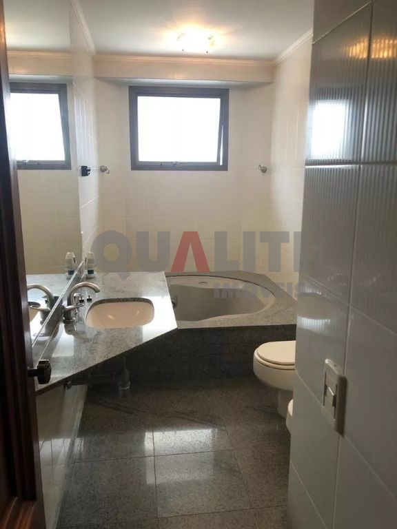 Apartamento 1 por andar, com 3 suítes para venda no Campo Belo São Paulo.