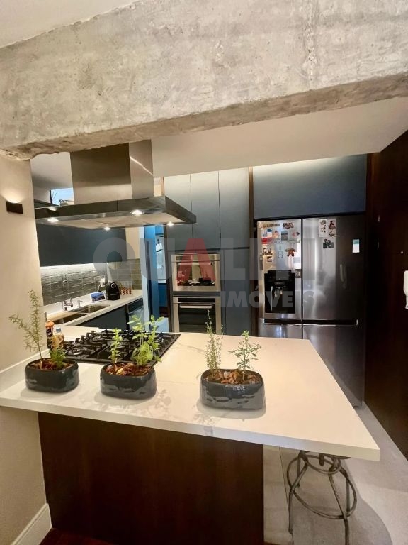 Apartamento com 74 m², 2 dormitórios, 1 suíte, totalmente reformado para venda em Moema Pássaros.