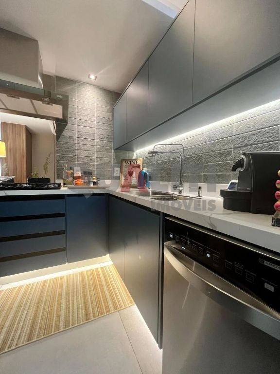 Apartamento com 74 m², 2 dormitórios, 1 suíte, totalmente reformado para venda em Moema Pássaros.