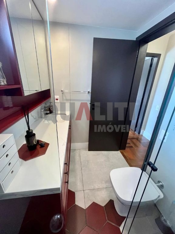 Apartamento com 74 m², 2 dormitórios, 1 suíte, totalmente reformado para venda em Moema Pássaros.