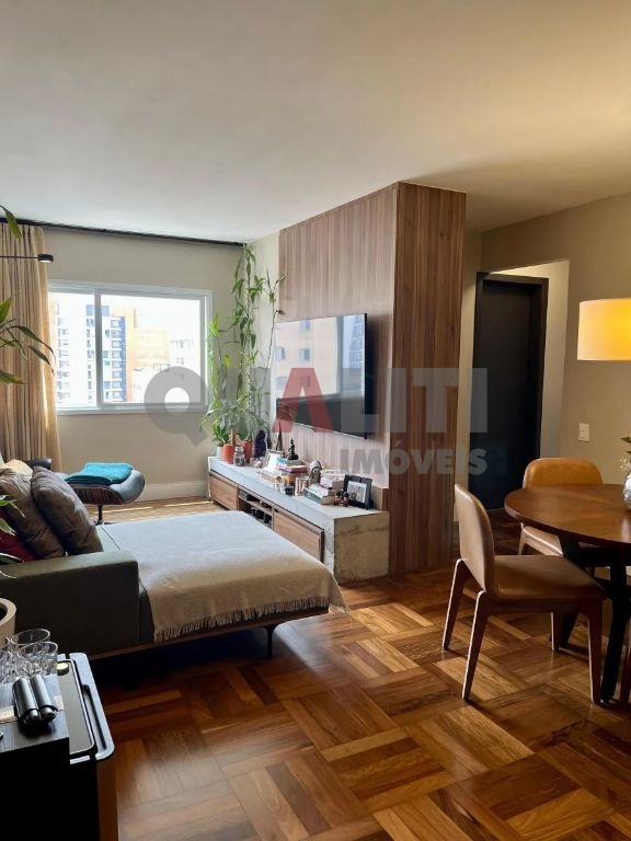 Apartamento com 74 m², 2 dormitórios, 1 suíte, totalmente reformado para venda em Moema Pássaros.