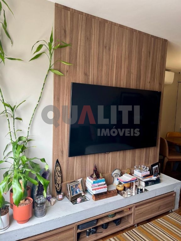 Apartamento com 74 m², 2 dormitórios, 1 suíte, totalmente reformado para venda em Moema Pássaros.