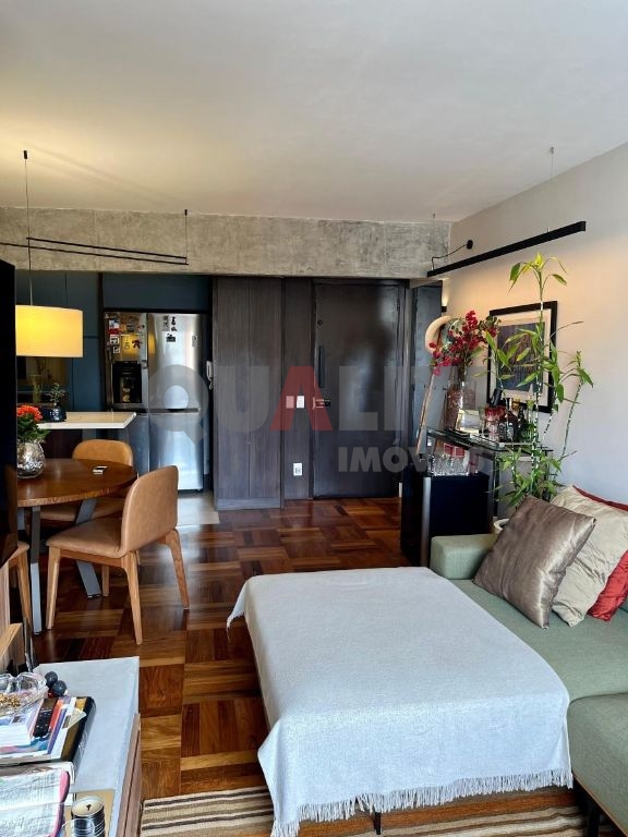 Apartamento com 74 m², 2 dormitórios, 1 suíte, totalmente reformado para venda em Moema Pássaros.