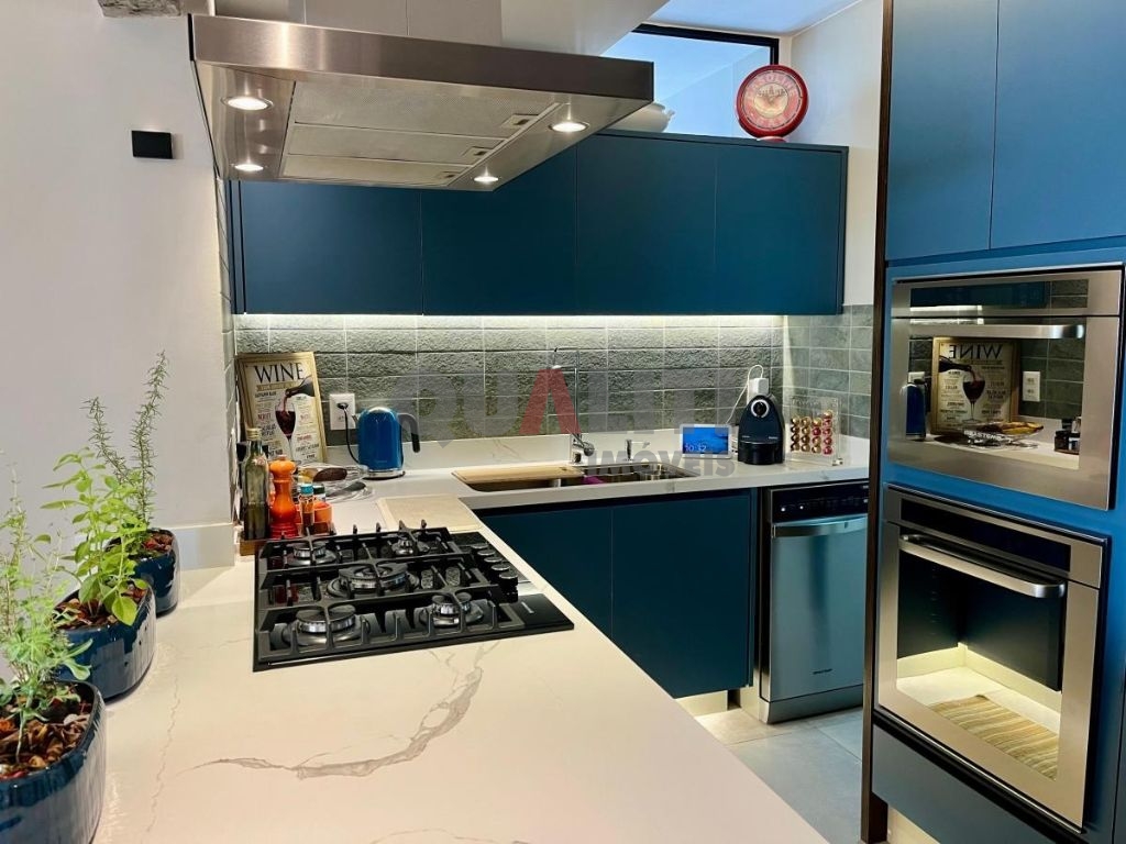 Apartamento com 74 m², 2 dormitórios, 1 suíte, totalmente reformado para venda em Moema Pássaros.