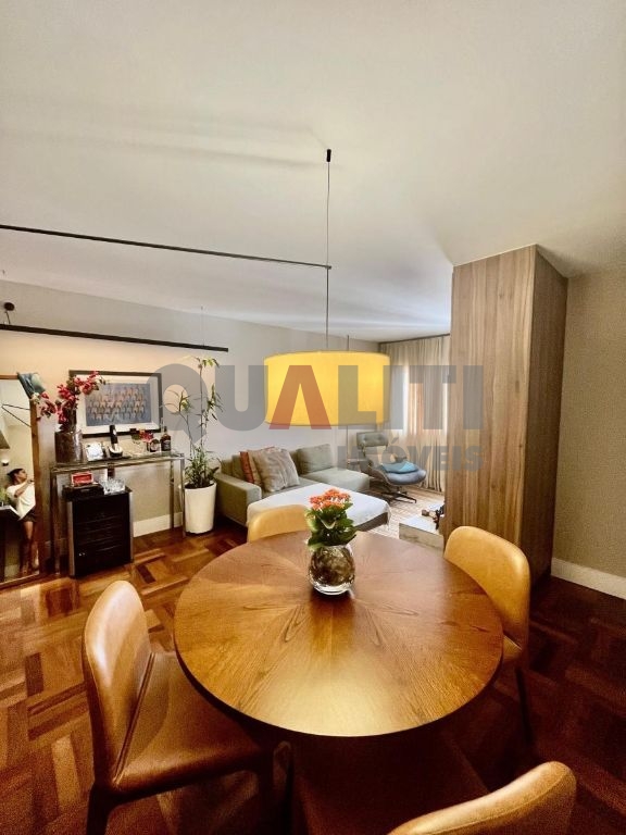Apartamento com 74 m², 2 dormitórios, 1 suíte, totalmente reformado para venda em Moema Pássaros.