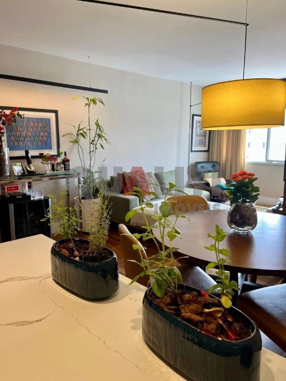 Apartamento com 74 m², 2 dormitórios, 1 suíte, totalmente reformado para venda em Moema Pássaros.