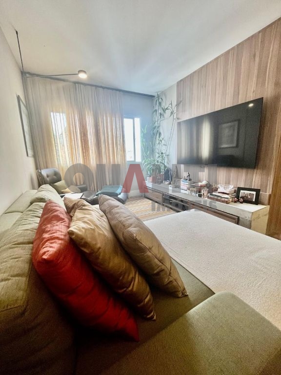 Apartamento com 74 m², 2 dormitórios, 1 suíte, totalmente reformado para venda em Moema Pássaros.
