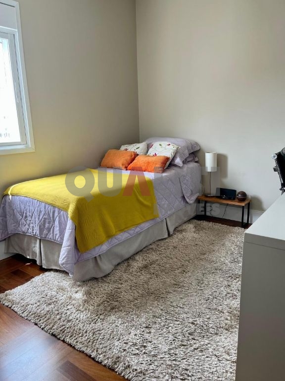 Apartamento com 74 m², 2 dormitórios, 1 suíte, totalmente reformado para venda em Moema Pássaros.