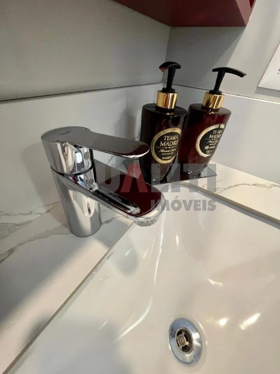 Apartamento com 74 m², 2 dormitórios, 1 suíte, totalmente reformado para venda em Moema Pássaros.