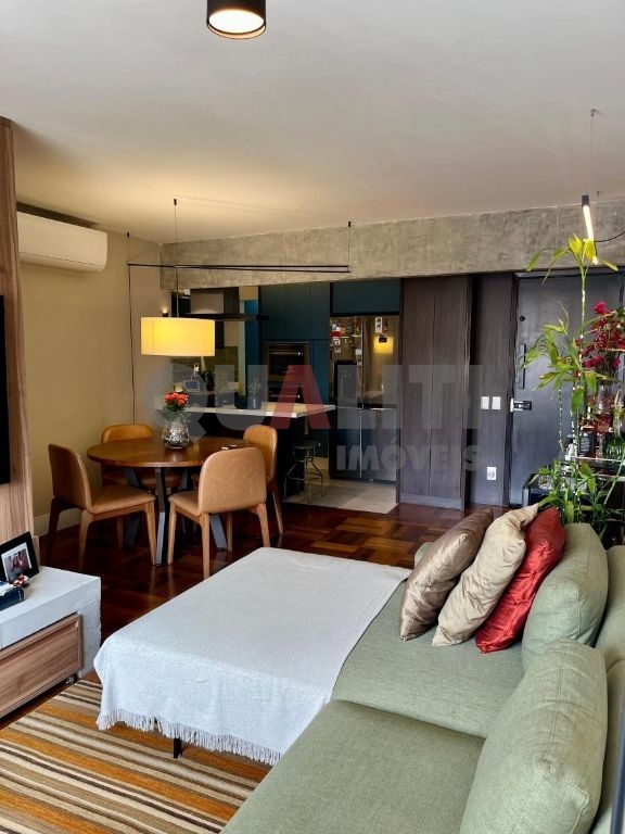 Apartamento com 74 m², 2 dormitórios, 1 suíte, totalmente reformado para venda em Moema Pássaros.