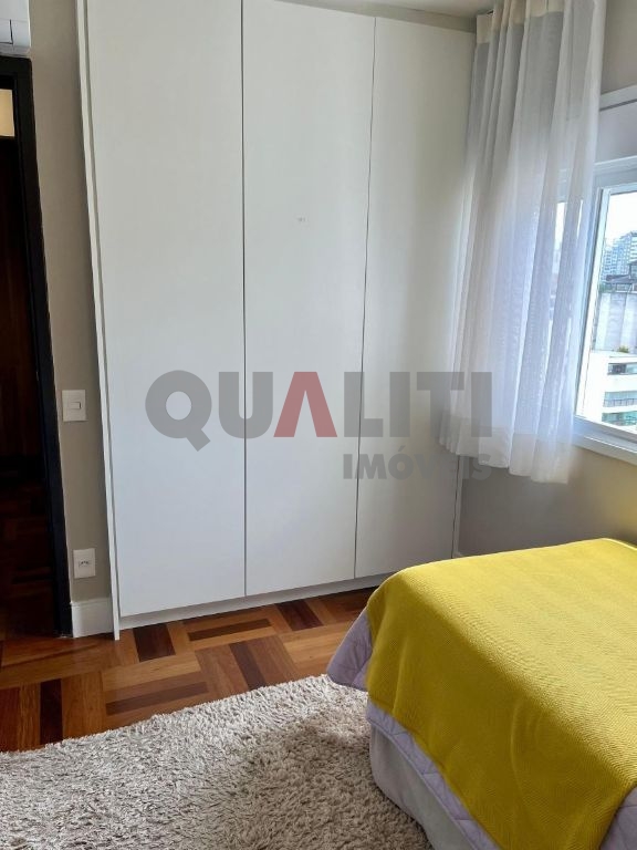 Apartamento com 74 m², 2 dormitórios, 1 suíte, totalmente reformado para venda em Moema Pássaros.