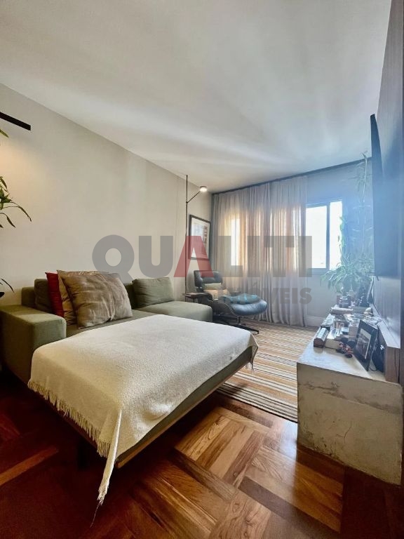 Apartamento com 74 m², 2 dormitórios, 1 suíte, totalmente reformado para venda em Moema Pássaros.