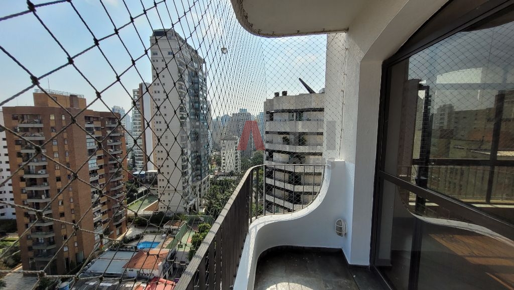 Cobertura para Venda com 360 m², 4 dormitórios, 4 suítes e 4 vagas em Moema Pássaros