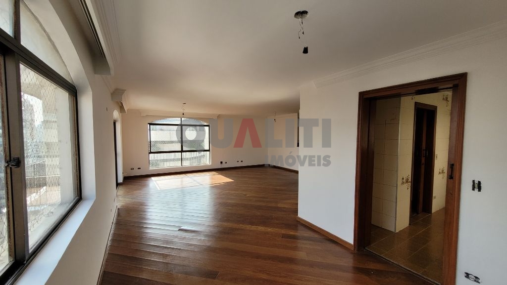 Cobertura para Venda com 360 m², 4 dormitórios, 4 suítes e 4 vagas em Moema Pássaros