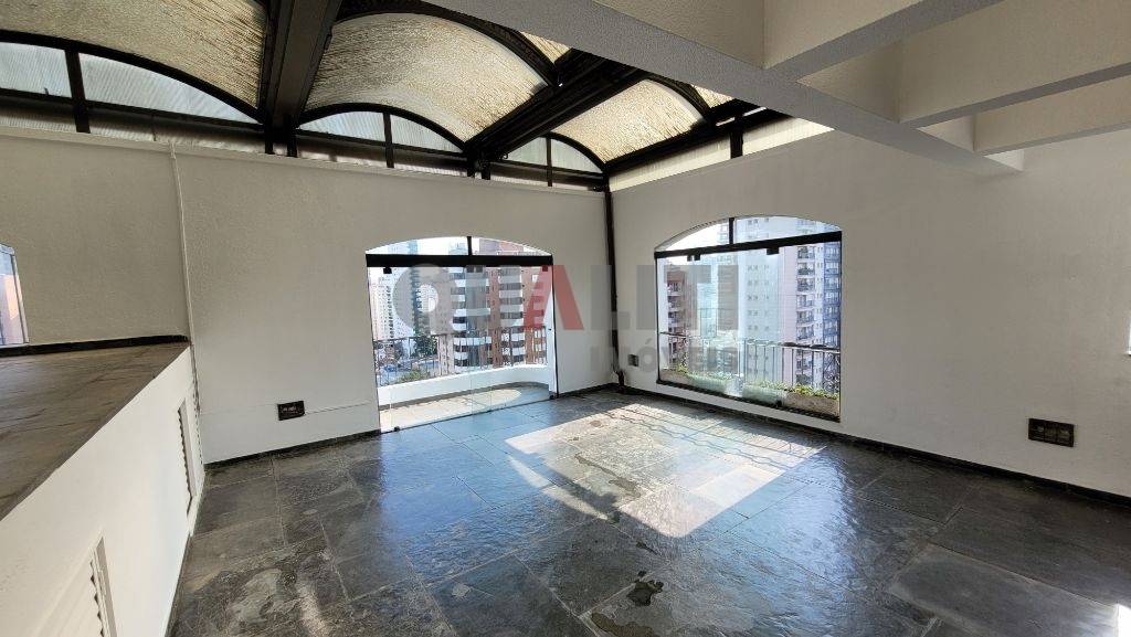 Cobertura para Venda com 360 m², 4 dormitórios, 4 suítes e 4 vagas em Moema Pássaros