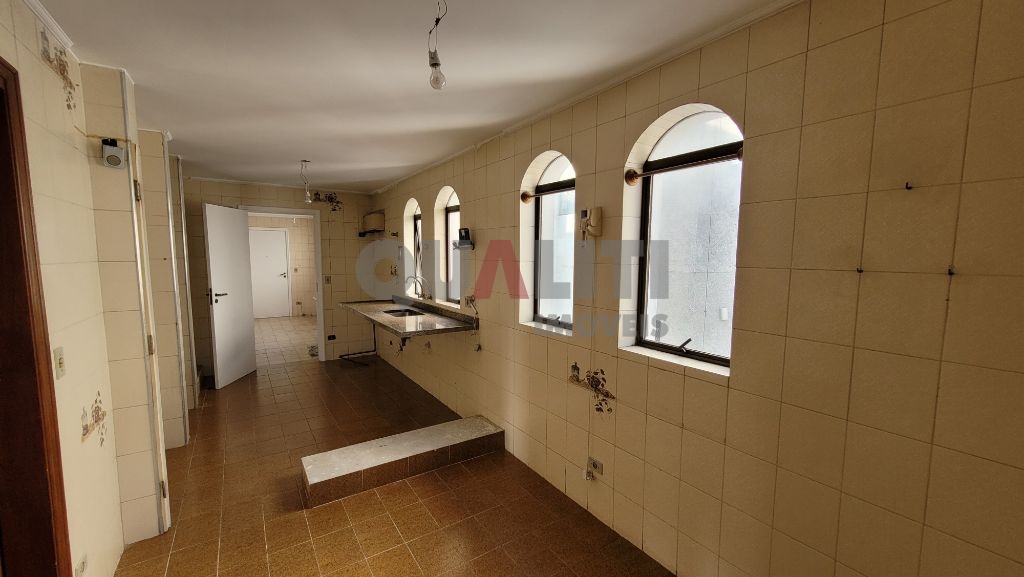 Cobertura para Venda com 360 m², 4 dormitórios, 4 suítes e 4 vagas em Moema Pássaros
