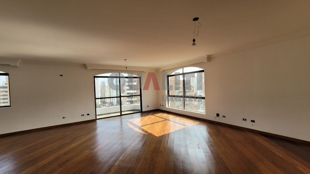 Cobertura para Venda com 360 m², 4 dormitórios, 4 suítes e 4 vagas em Moema Pássaros