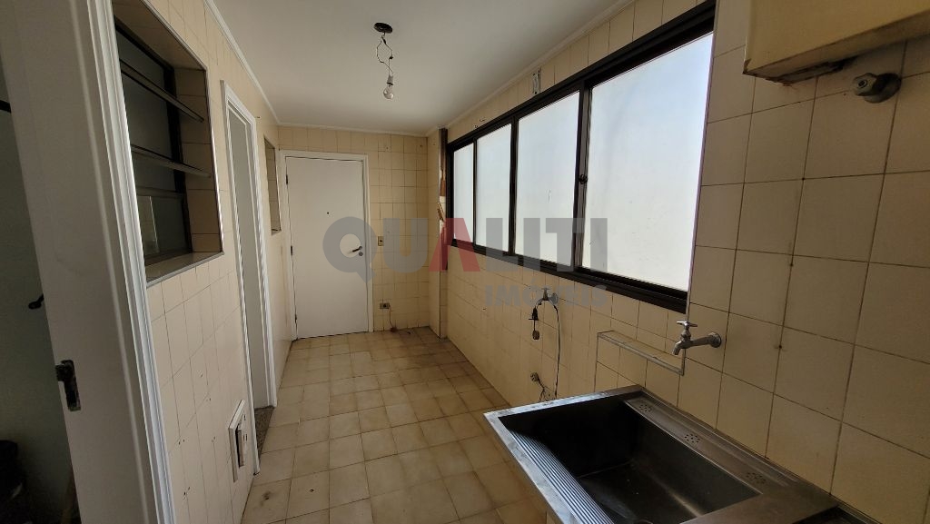 Cobertura para Venda com 360 m², 4 dormitórios, 4 suítes e 4 vagas em Moema Pássaros