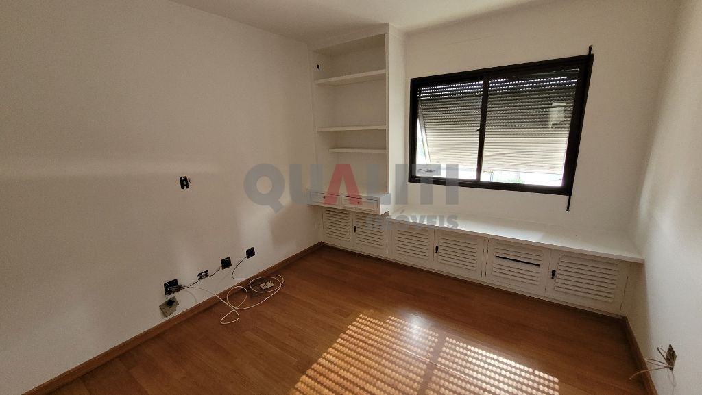 Cobertura para Venda com 360 m², 4 dormitórios, 4 suítes e 4 vagas em Moema Pássaros