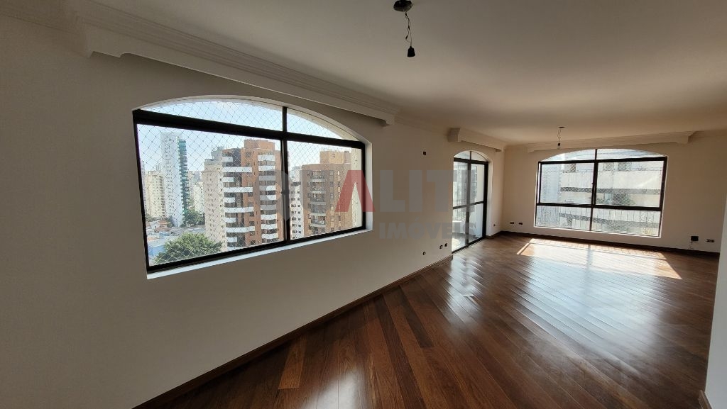 Cobertura para Venda com 360 m², 4 dormitórios, 4 suítes e 4 vagas em Moema Pássaros