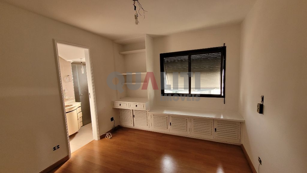Cobertura para Venda com 360 m², 4 dormitórios, 4 suítes e 4 vagas em Moema Pássaros
