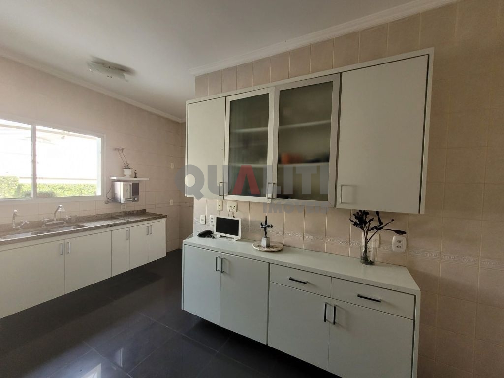 Casa em condomínio fechado, para venda e locação no Alto da Boa Vista.