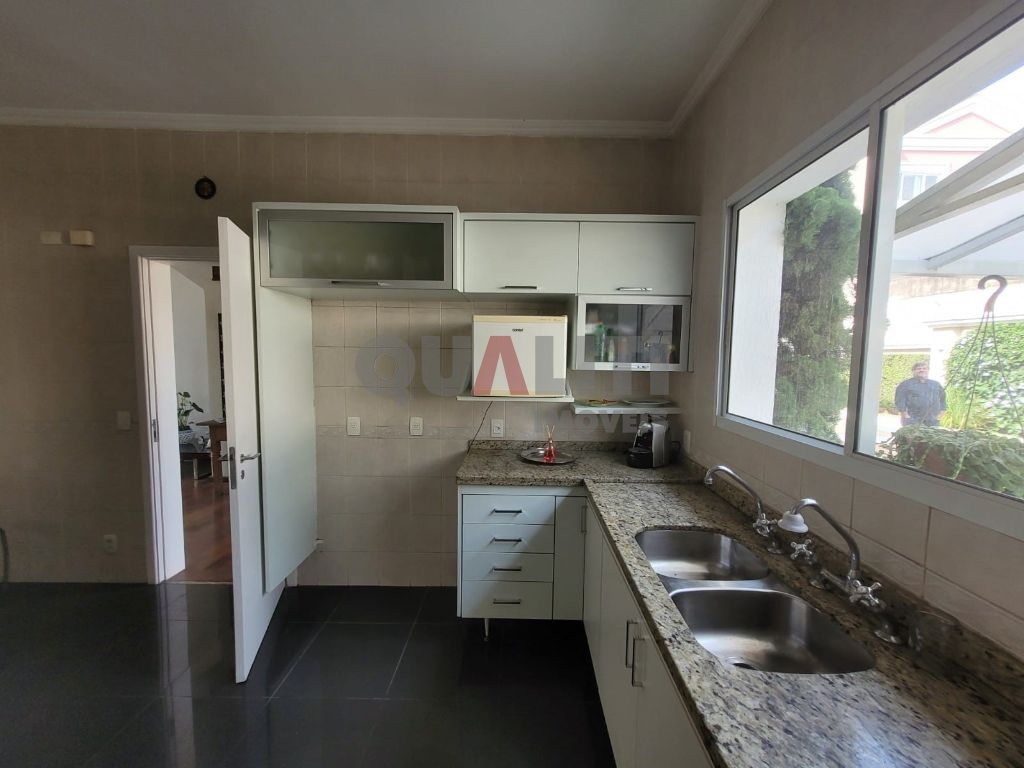 Casa em condomínio fechado, para venda e locação no Alto da Boa Vista.