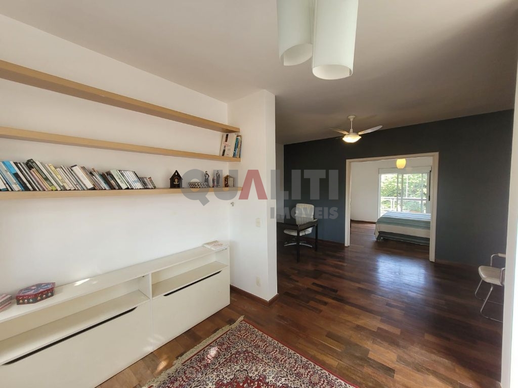 Casa em condomínio fechado, para venda e locação no Alto da Boa Vista.