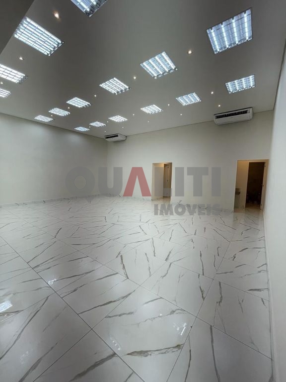 Loja de alto padrão para locação com 260m², 4 banheiros, 2 c