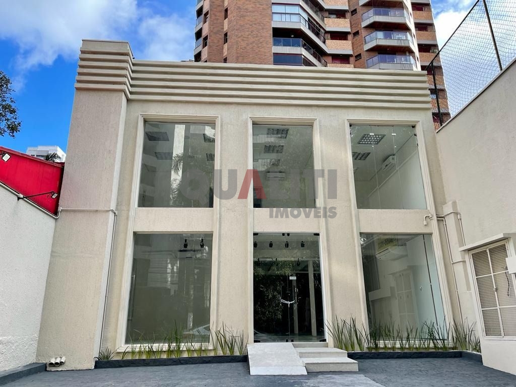 Loja de alto padrão para locação com 260m², 4 banheiros, 2 c