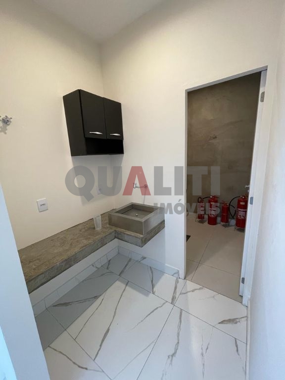 Loja de alto padrão para locação com 260m², 4 banheiros, 2 c