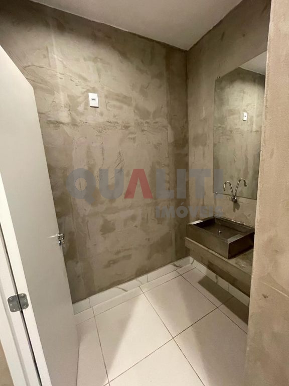 Loja de alto padrão para locação com 260m², 4 banheiros, 2 c