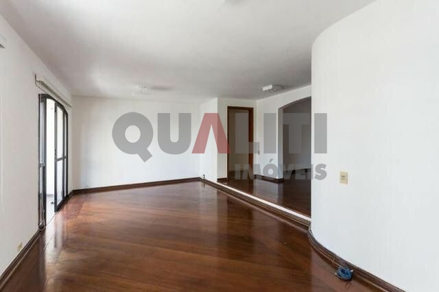 Apartamento para Venda com 181 m², 4 dormitórios, 2 suítes e 2 vagas, Rua arborizada em Moema Índios.