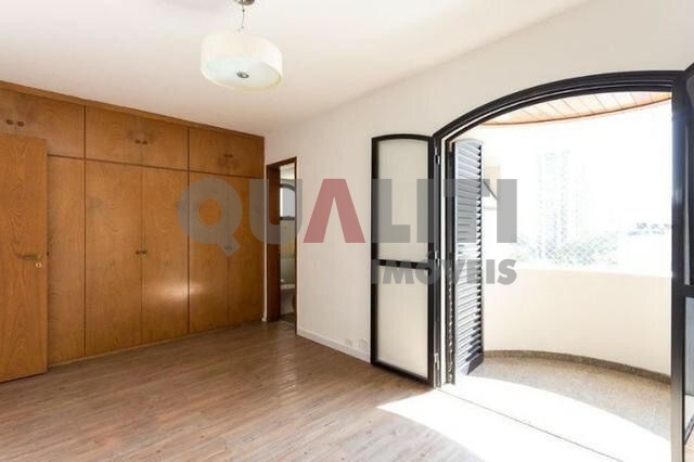 Apartamento para Venda com 181 m², 4 dormitórios, 2 suítes e 2 vagas, Rua arborizada em Moema Índios.