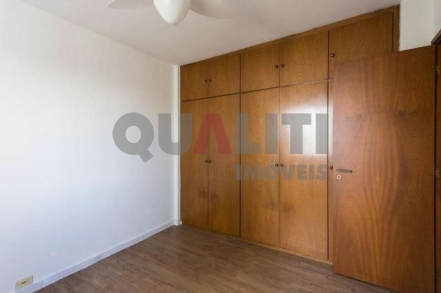 Apartamento para Venda com 181 m², 4 dormitórios, 2 suítes e 2 vagas, Rua arborizada em Moema Índios.