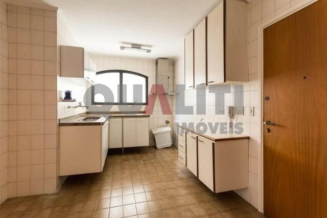 Apartamento para Venda com 181 m², 4 dormitórios, 2 suítes e 2 vagas, Rua arborizada em Moema Índios.