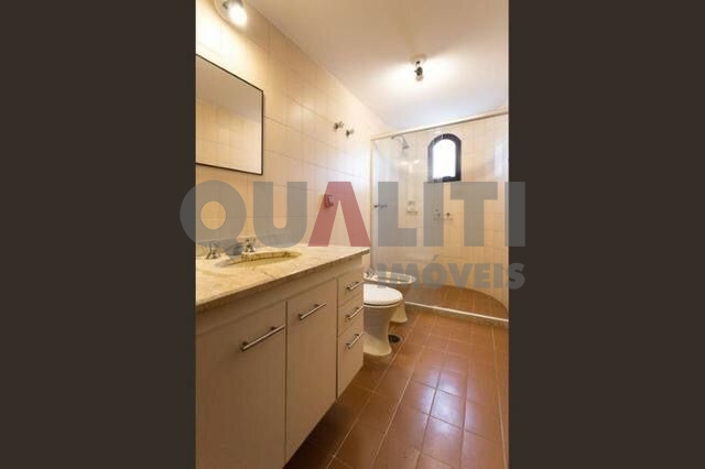 Apartamento para Venda com 181 m², 4 dormitórios, 2 suítes e 2 vagas, Rua arborizada em Moema Índios.