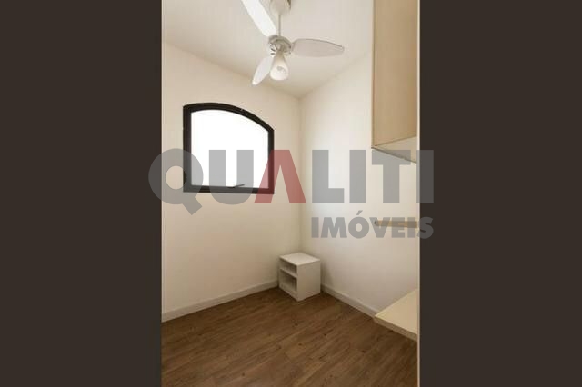 Apartamento para Venda com 181 m², 4 dormitórios, 2 suítes e 2 vagas, Rua arborizada em Moema Índios.