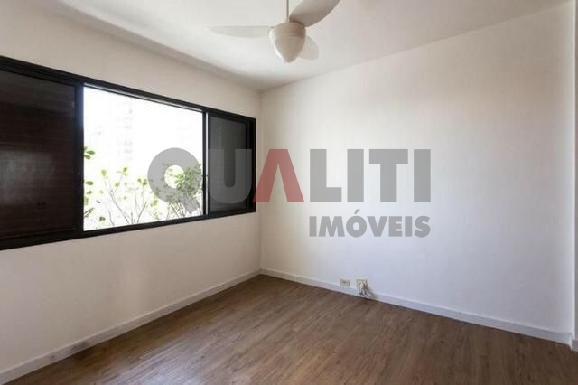 Apartamento para Venda com 181 m², 4 dormitórios, 2 suítes e 2 vagas, Rua arborizada em Moema Índios.