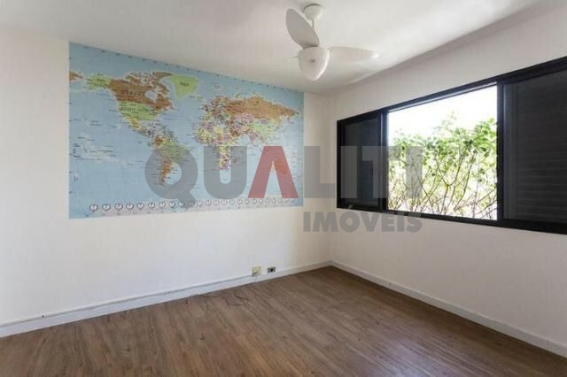 Apartamento para Venda com 181 m², 4 dormitórios, 2 suítes e 2 vagas, Rua arborizada em Moema Índios.