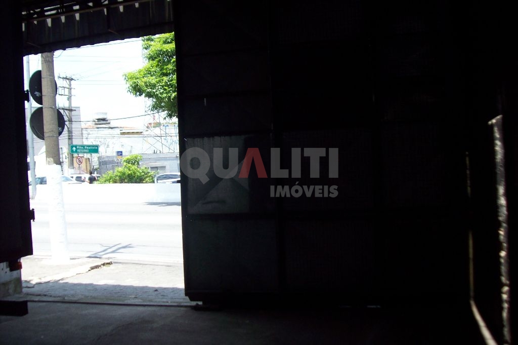 Galpão com vão livre e mezanino para venda e locação na av. 