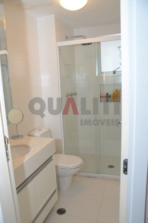 Apartamento com 94 m² para Venda, 2 quartos, 1 suíte, closet, varanda envidraçada e 2 vagas no Brooklin