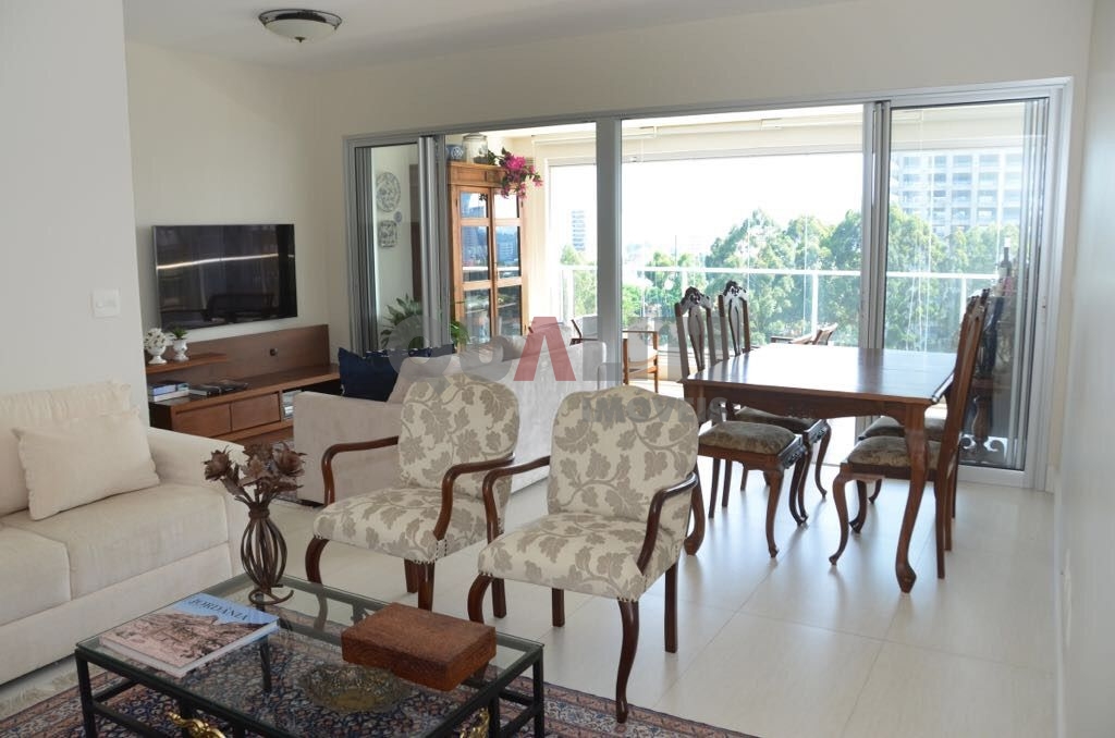 Apartamento com 94 m² para Venda, 2 quartos, 1 suíte, closet, varanda envidraçada e 2 vagas no Brooklin