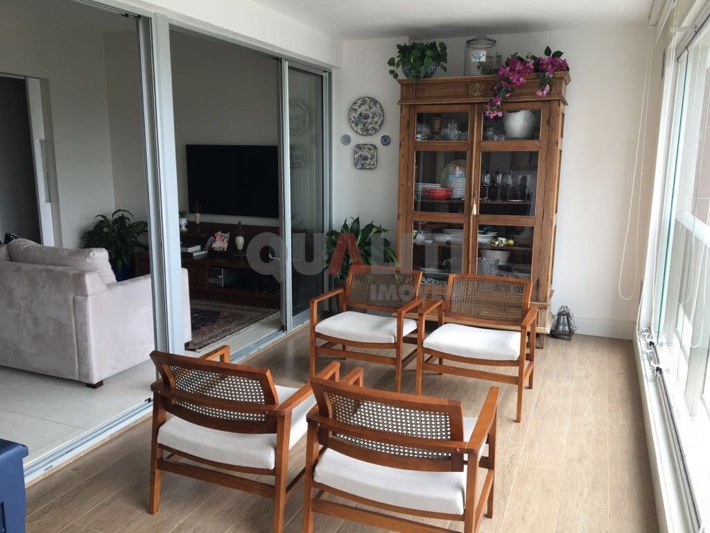 Apartamento com 94 m² para Venda, 2 quartos, 1 suíte, closet, varanda envidraçada e 2 vagas no Brooklin