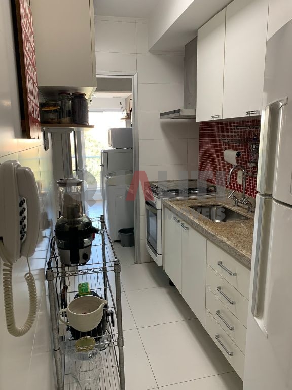 Apartamento com 94 m² para Venda, 2 quartos, 1 suíte, closet, varanda envidraçada e 2 vagas no Brooklin