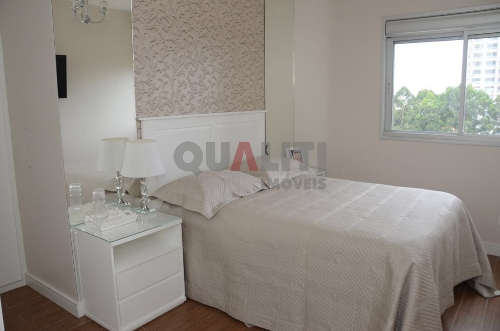 Apartamento com 94 m² para Venda, 2 quartos, 1 suíte, closet, varanda envidraçada e 2 vagas no Brooklin