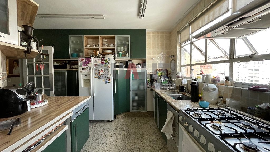 Apartamento alto padrão para Locação, com 222 m², 3 quartos, 3 suítes, 2 vagas no Jardim Paulistano