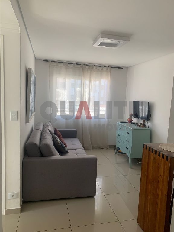 Apartamento reformado com 2 dormitórios e 1 vaga para venda na Vila Olímpia