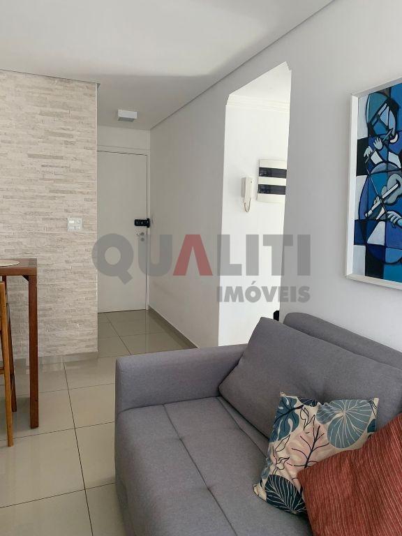 Apartamento reformado com 2 dormitórios e 1 vaga para venda na Vila Olímpia