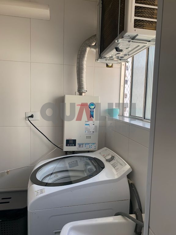 Apartamento reformado com 2 dormitórios e 1 vaga para venda na Vila Olímpia
